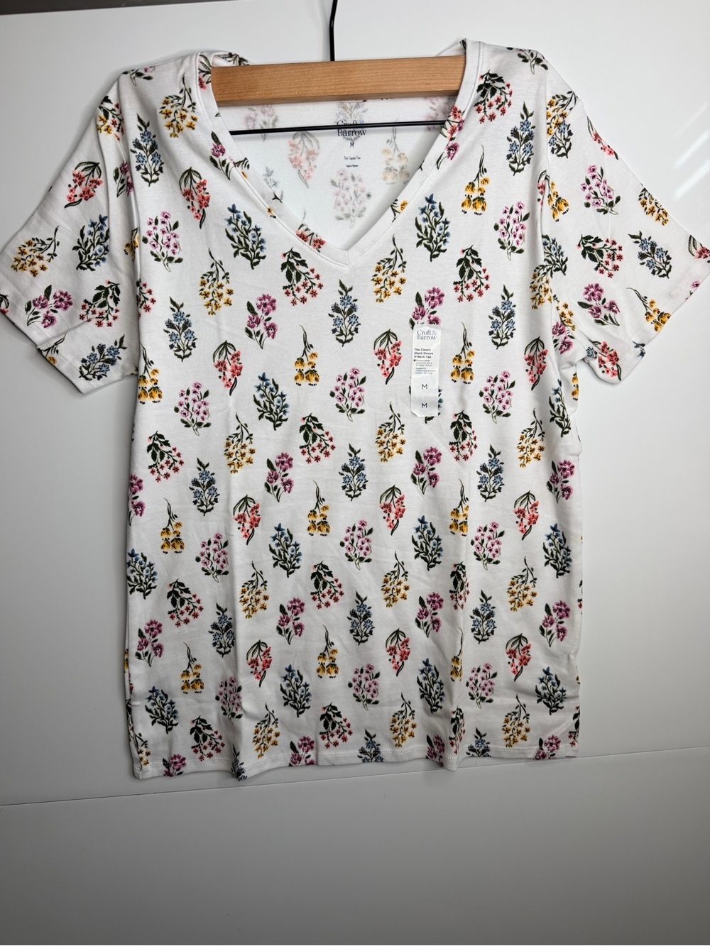 croft & barrow White V-Neck Short Sleeve Top with Multi-Color Floral Print